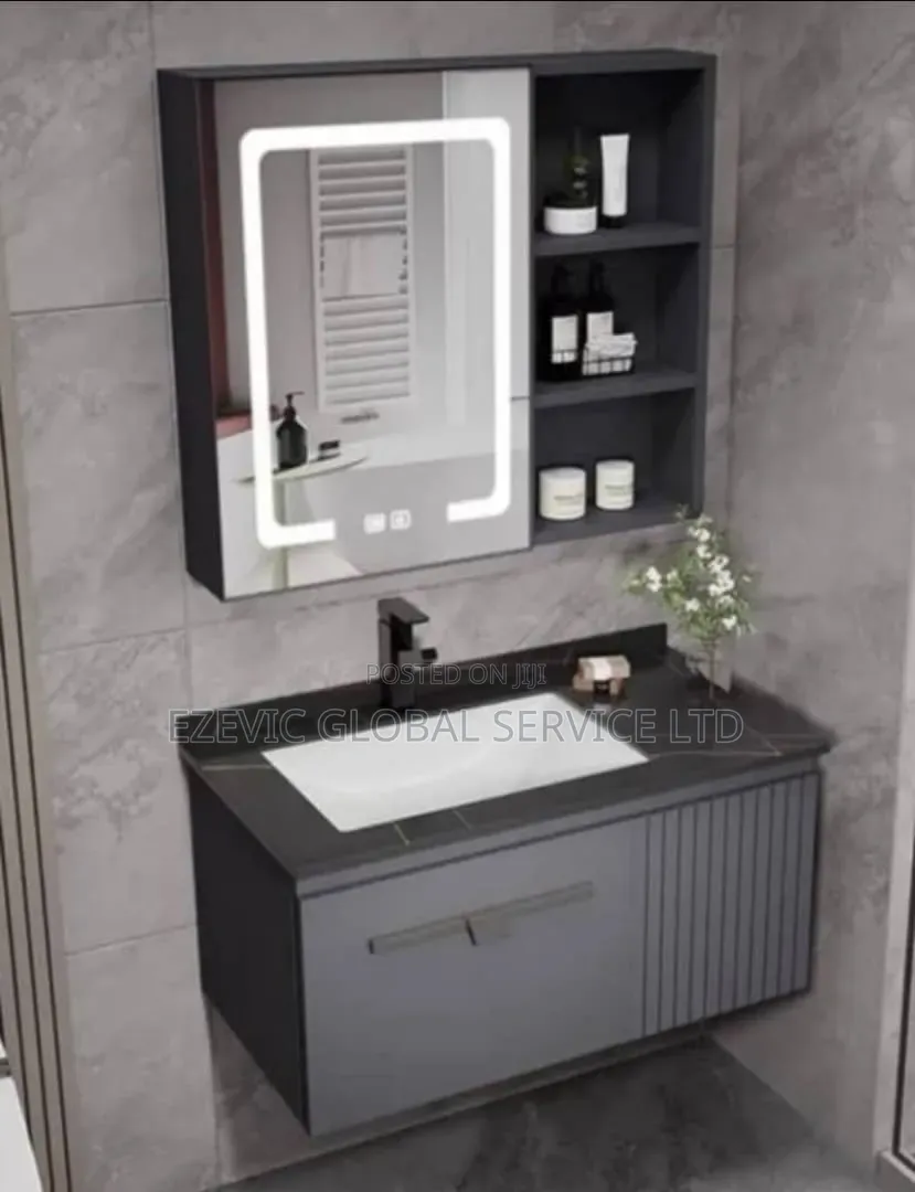 Complete Cabinet With Glass That Has Bluetooth With Different Light