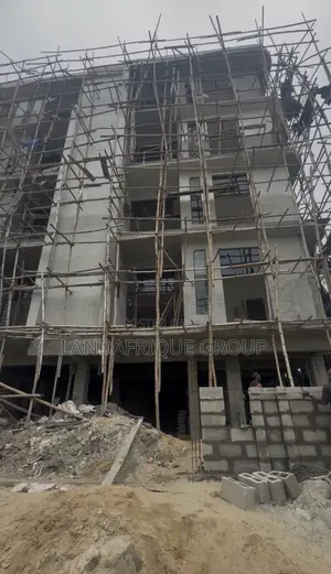 2bdrm Block of Flats in Lekki Phase 1 for sale