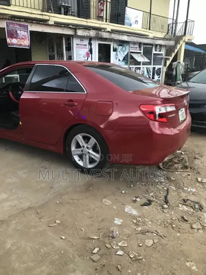 Toyota Camry SE 4dr Sedan (2.5L 4cyl 6A) 2013 Red
