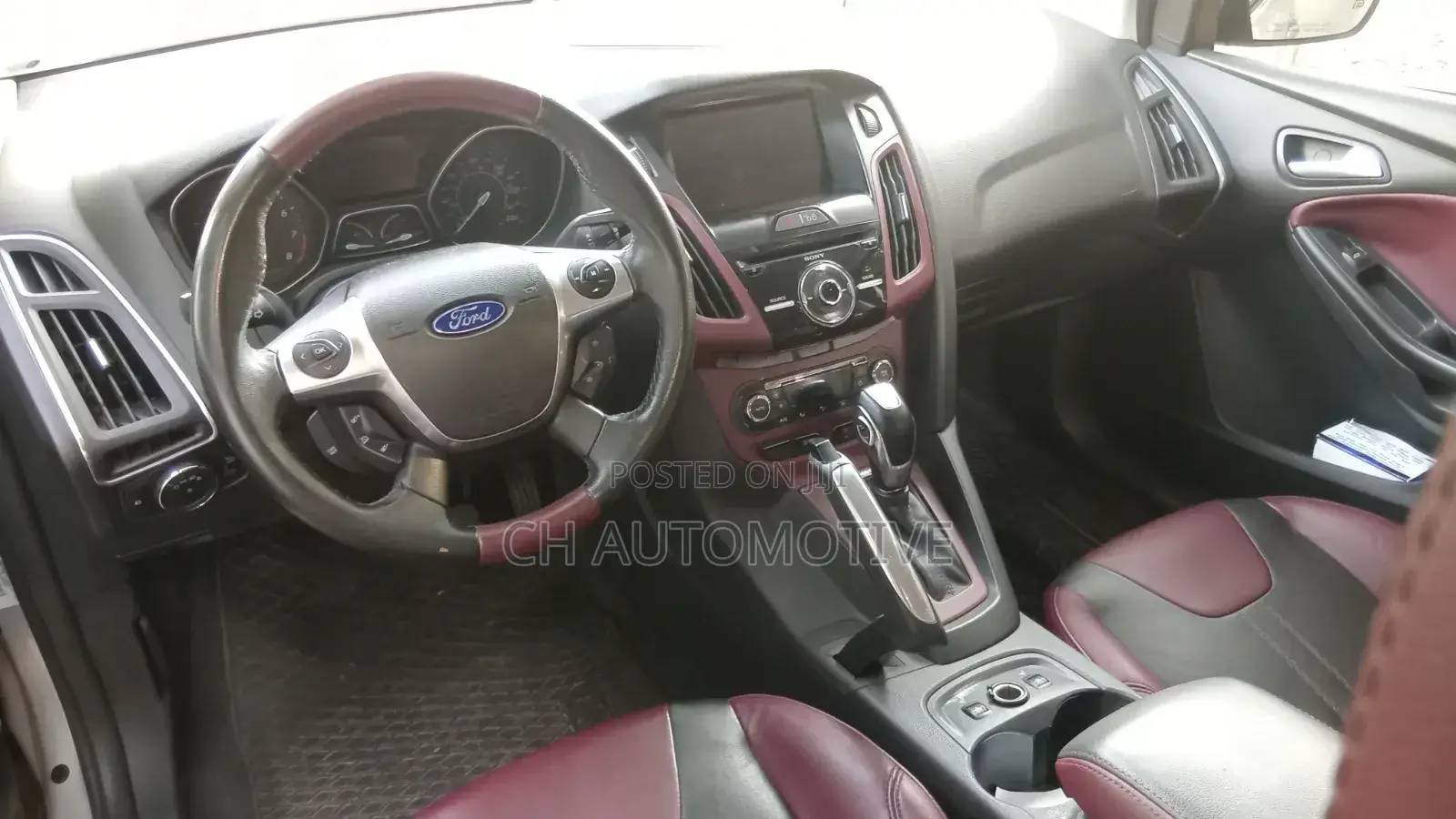 Ford Focus Titanium 5-Door 2013 Silver