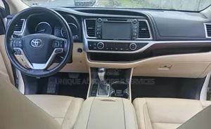 Toyota Highlander Limited Platinum V6 4x4 (3.5L 6cyl 6A) 2016 Off white
