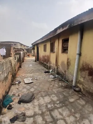 5bdrm Block of Flats in Pipeline, Iyana Ipaja for sale