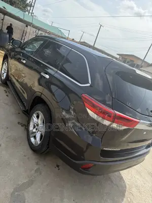 Toyota Highlander Limited Platinum 4dr SUV AWD (3.5L 6cyl 6A) 2015