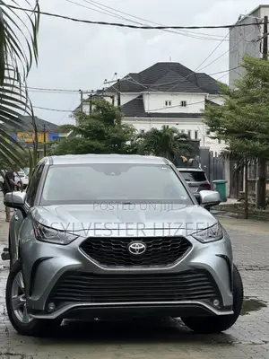 Toyota Highlander 2021 Silver