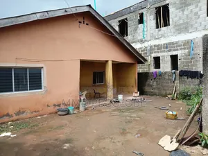 6bdrm Bungalow in Close, Ifo for sale
