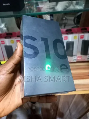 New Samsung Galaxy S10e 128 GB Black
