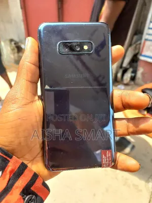 New Samsung Galaxy S10e 128 GB Black