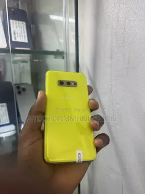 Samsung Galaxy S10e 128 GB Yellow