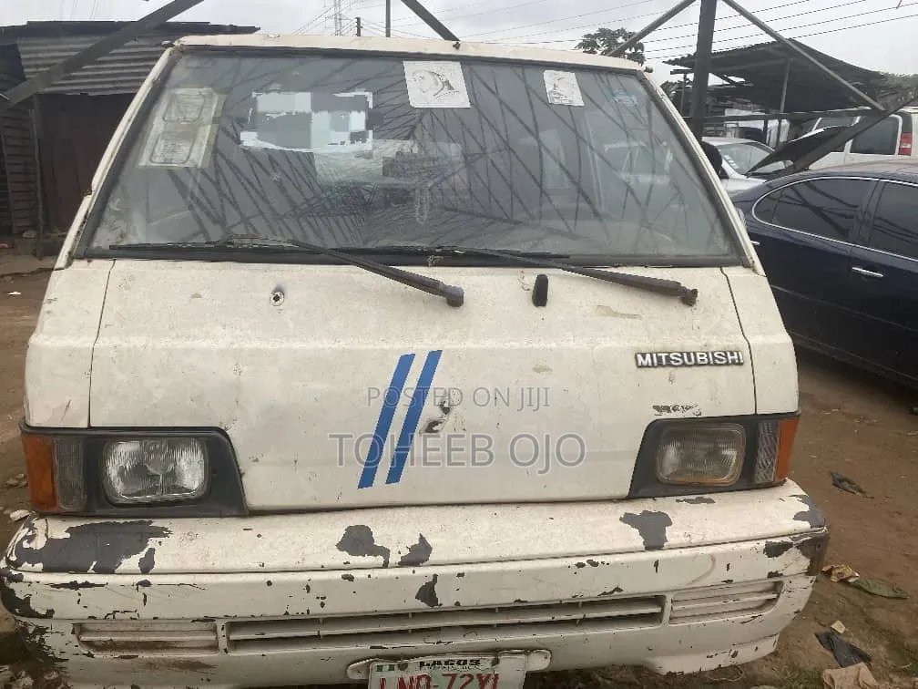 Mitsubishi L300 1998 Silver