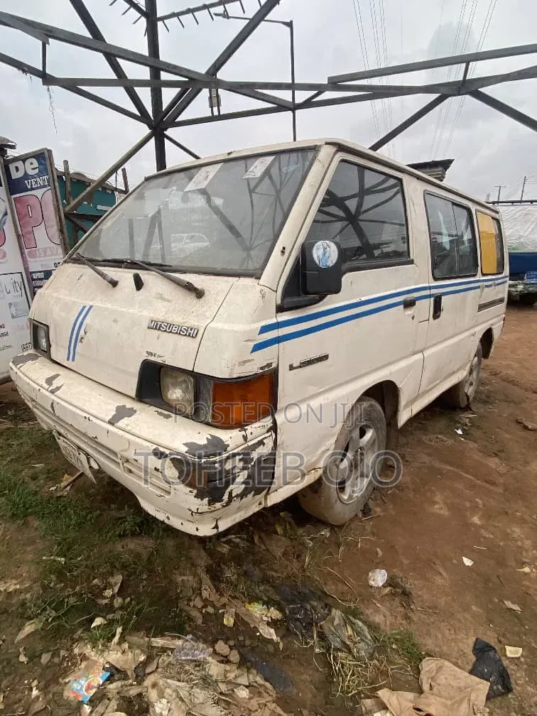 Mitsubishi L300 1998 Silver