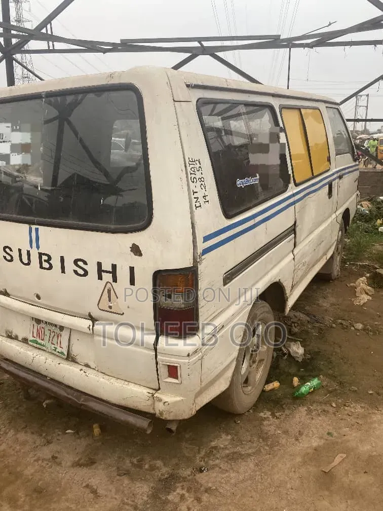 Mitsubishi L300 1998 Silver