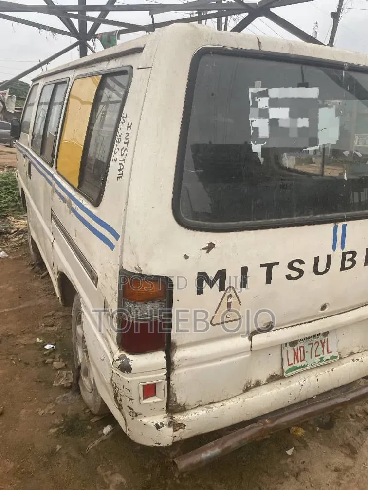 Mitsubishi L300 1998 Silver