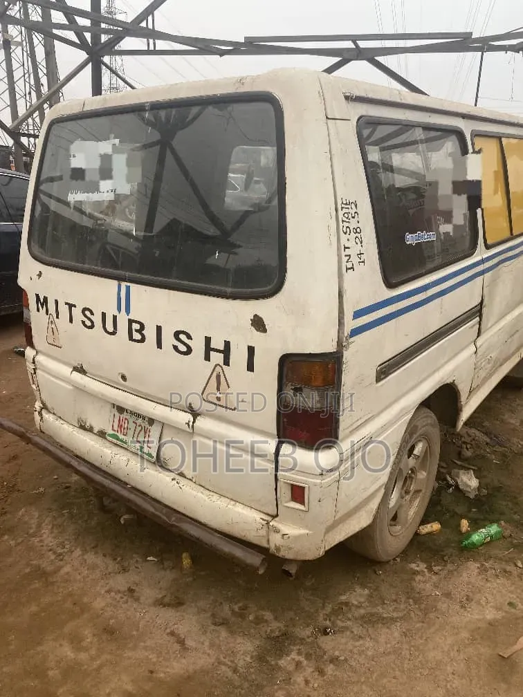 Mitsubishi L300 1998 Silver