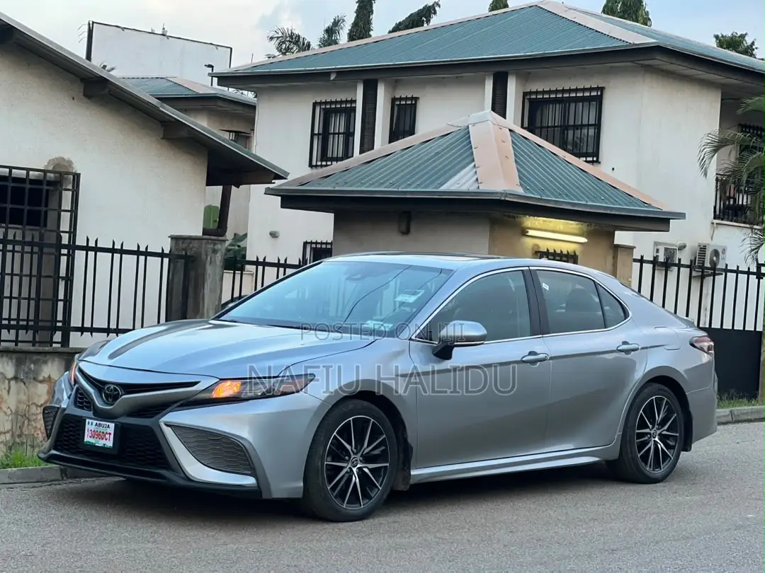 Toyota Camry 2023 Silver