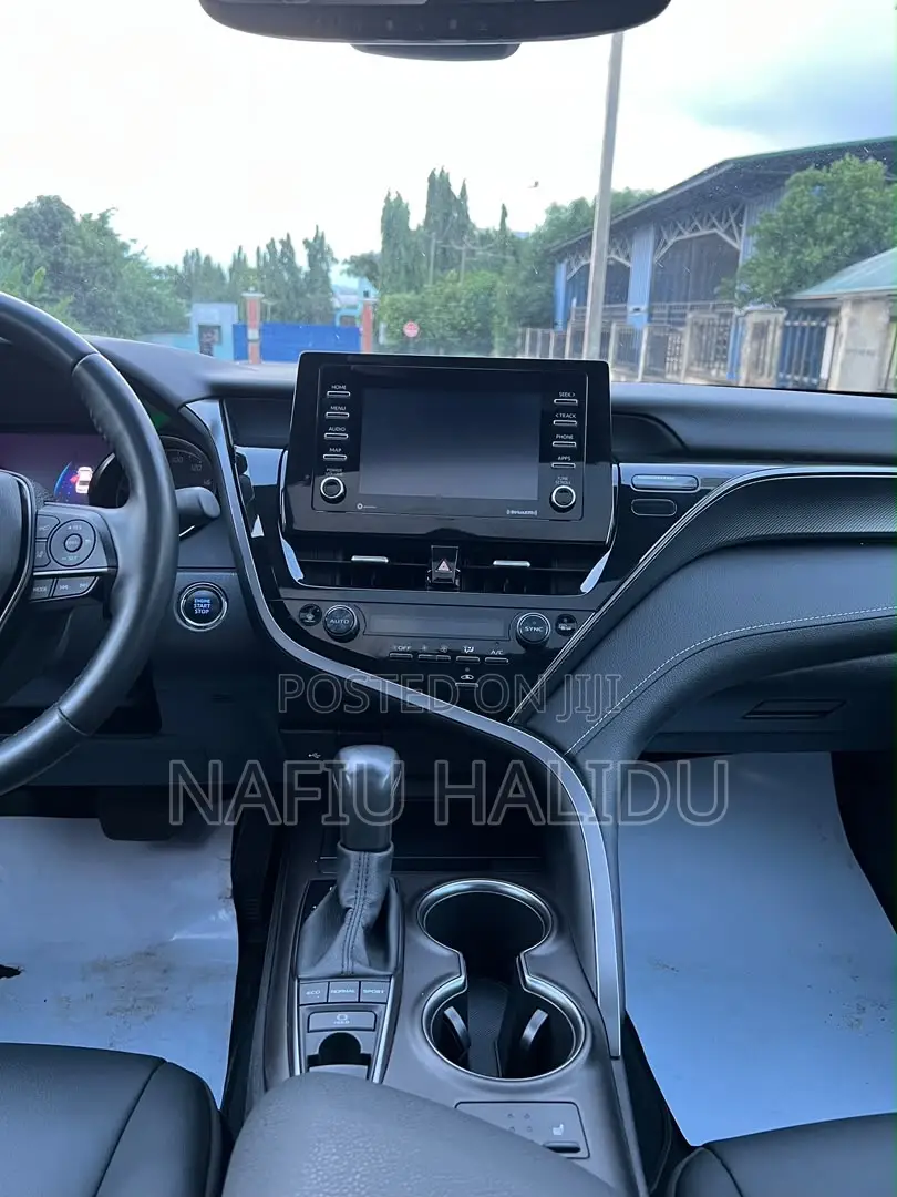 Toyota Camry 2023 Silver