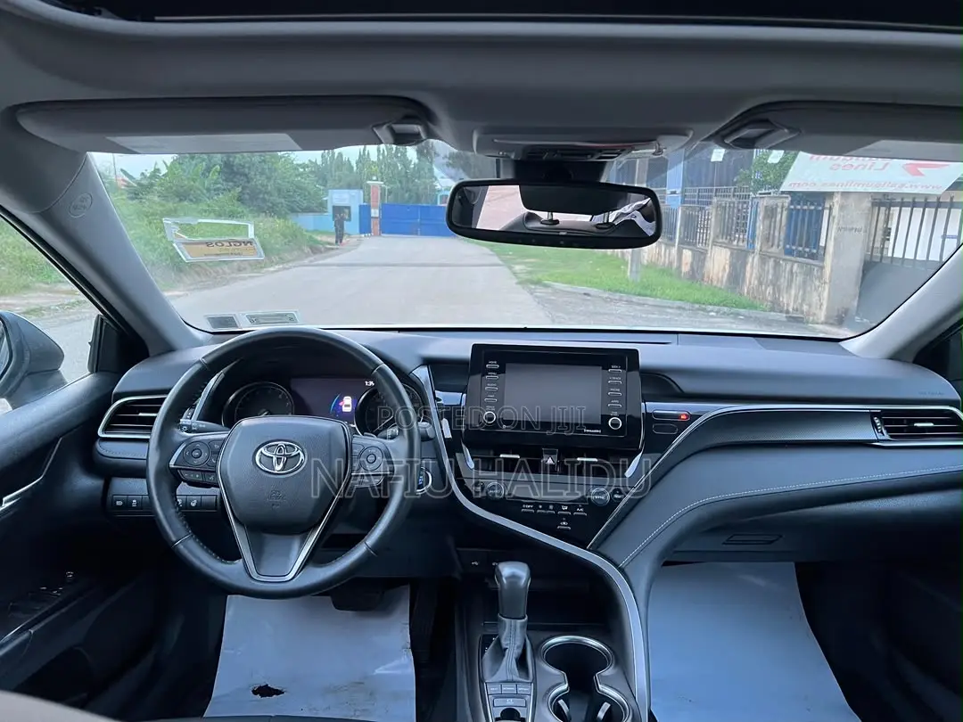 Toyota Camry 2023 Silver