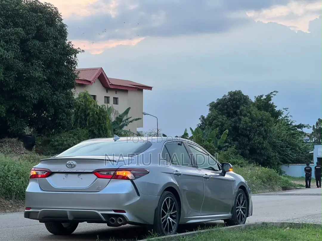 Toyota Camry 2023 Silver
