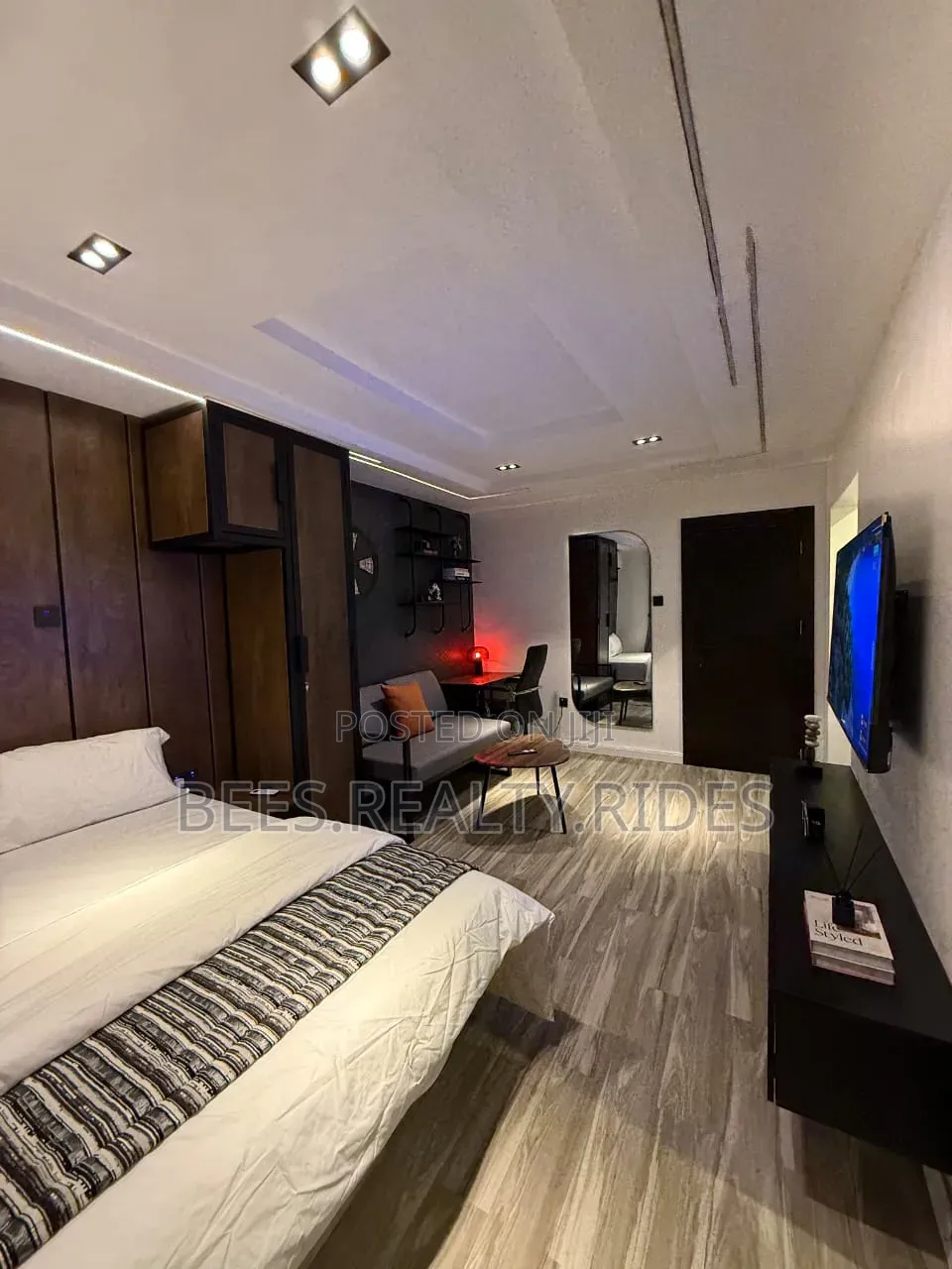 Deluxe Studio Apartment With a Work Station