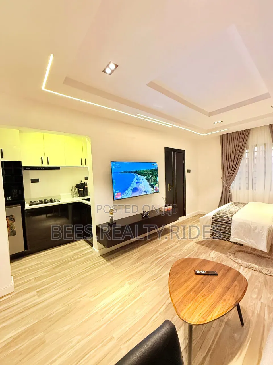 Deluxe Studio Apartment With a Work Station