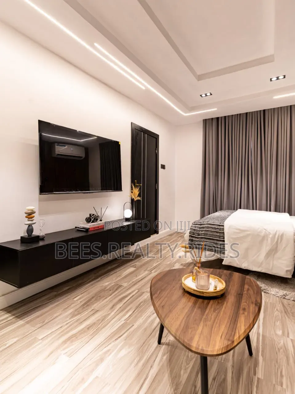 Deluxe Studio Apartment With a Work Station