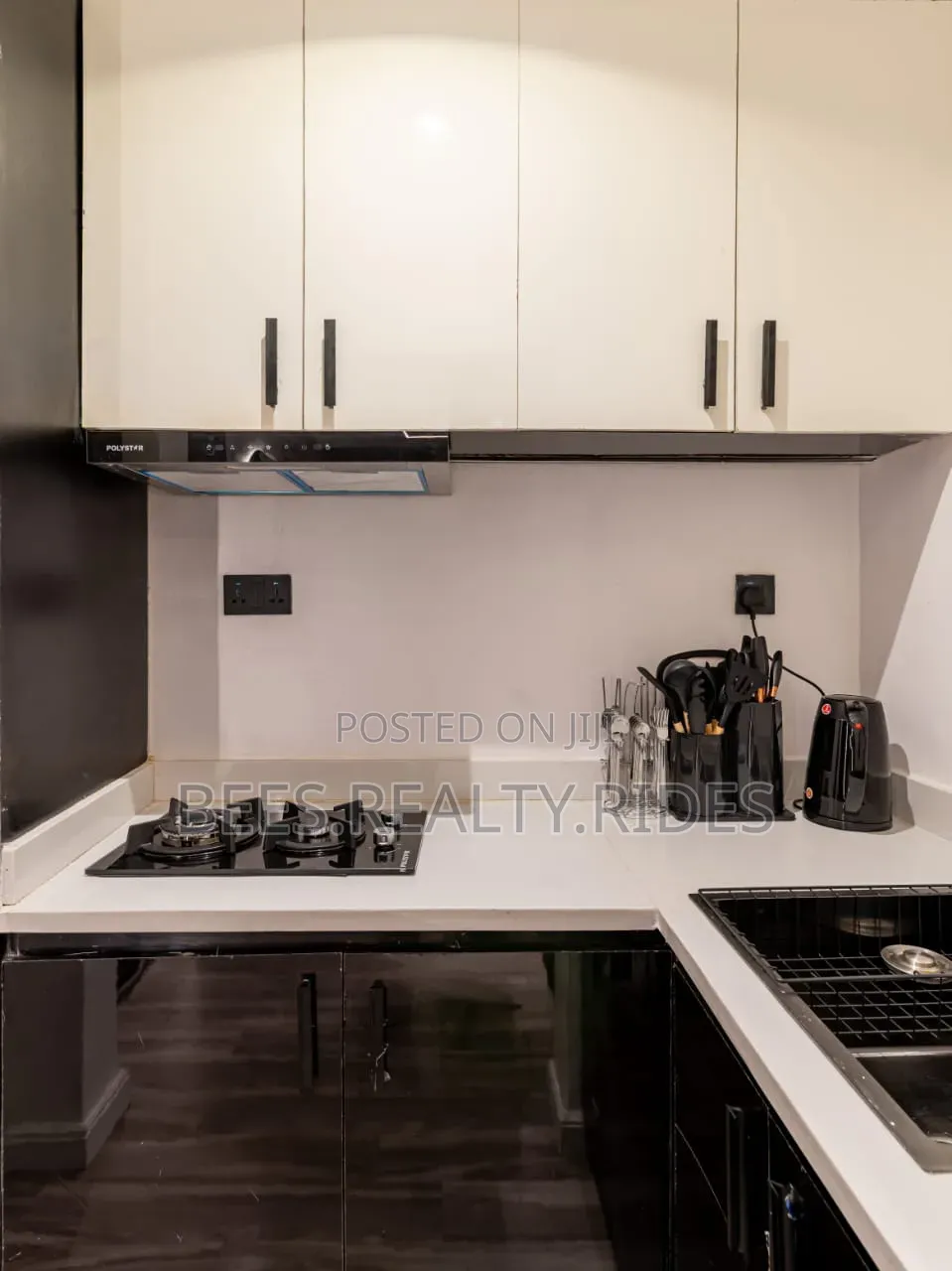 Deluxe Studio Apartment With a Work Station