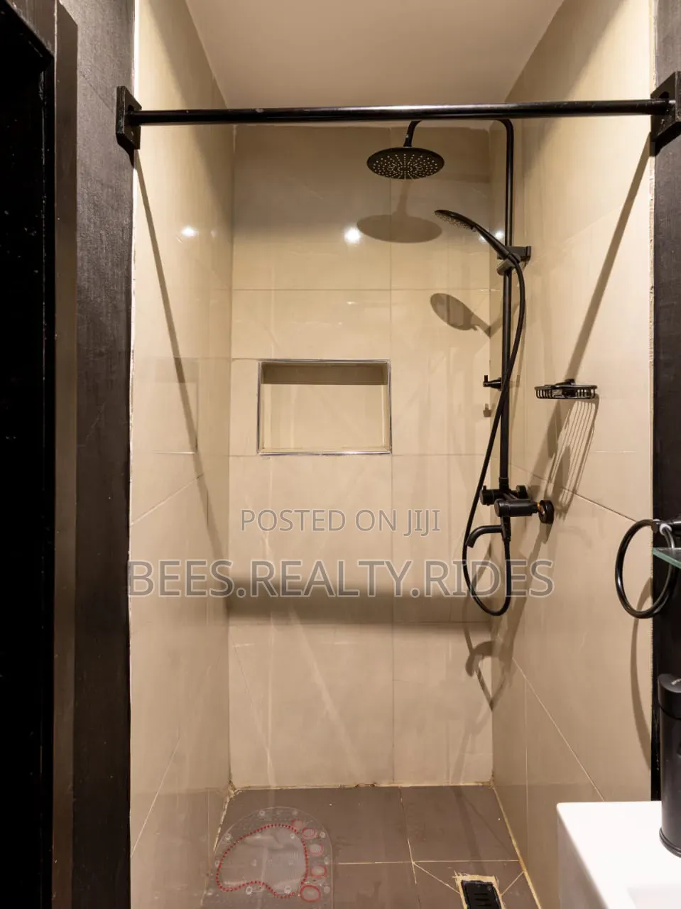 Deluxe Studio Apartment With a Work Station