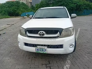 Toyota Hilux 2012 White