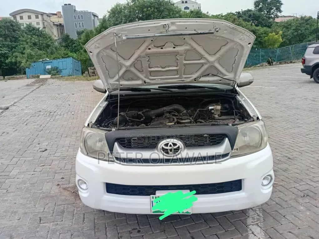 Toyota Hilux 2012 White