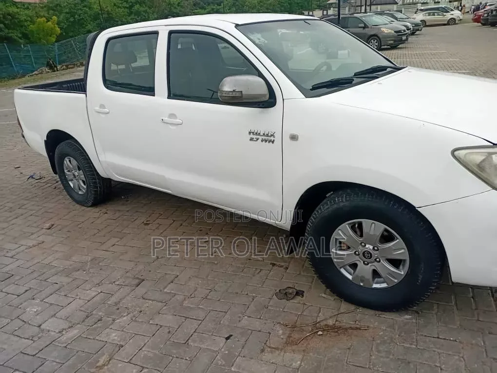 Toyota Hilux 2012 White