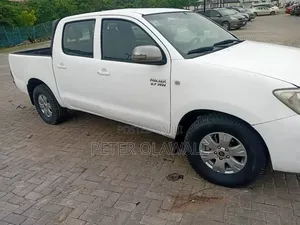 Toyota Hilux 2012 White