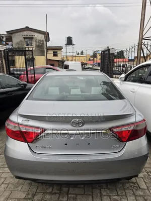 Toyota Camry SE 4dr Sedan (2.5L 4cyl 6A) 2015 Silver