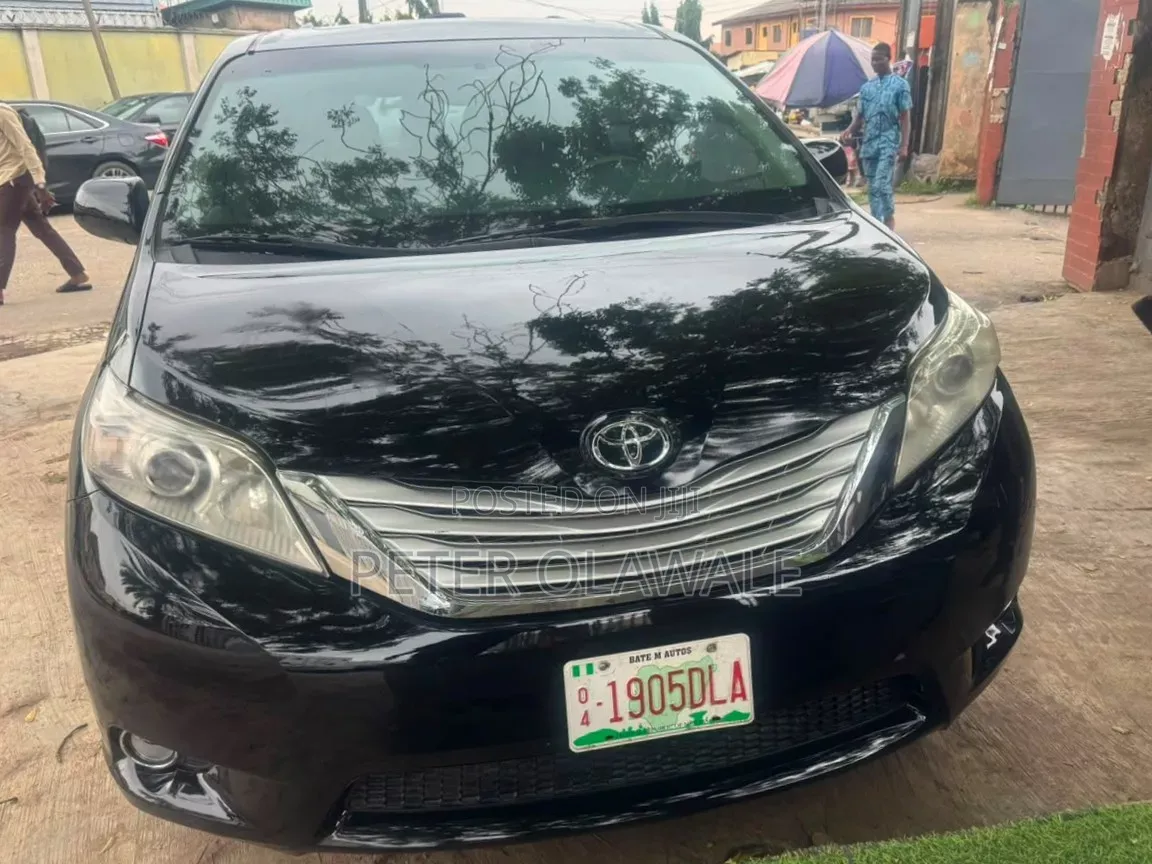 Toyota Sienna 2012 Black