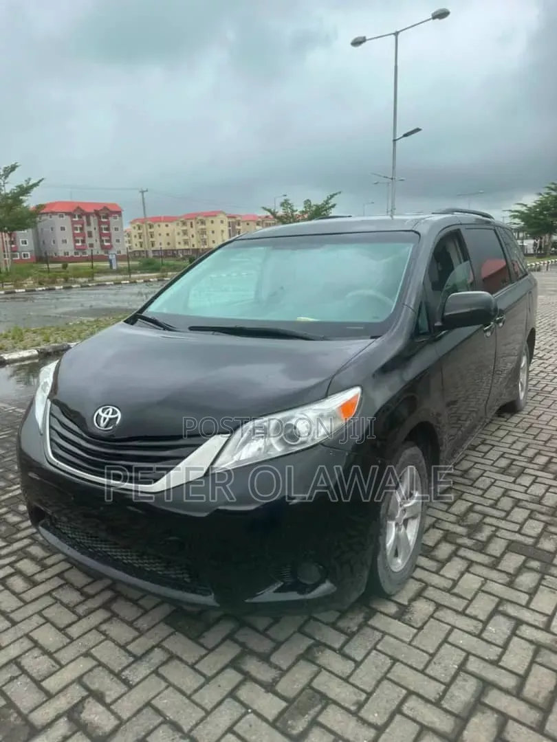Toyota Sienna 2012 Black