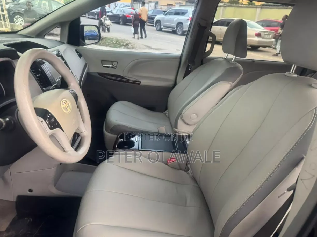 Toyota Sienna 2012 Black