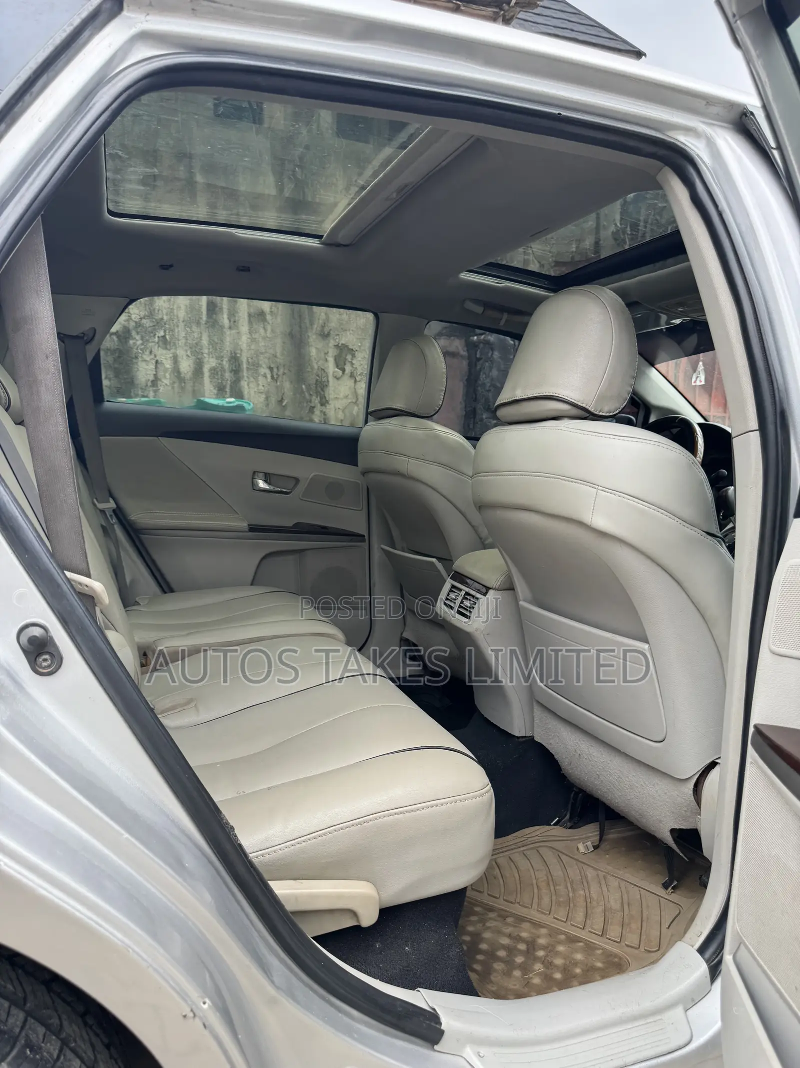 Toyota Venza 2010 Silver