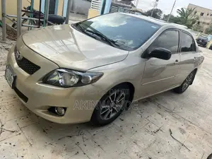 Toyota Corolla LE 4dr Sedan (1.8L 4cyl 4A) 2010 Gold