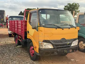 Toyota Dyna 200 Truck 2002 Yellow