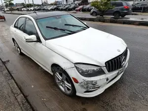 Mercedes-Benz C300 Luxury Sedan RWD (3.0L 6cyl 7A) 2010 White