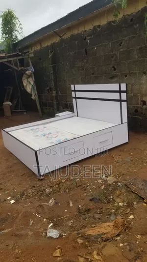 Bedframe 6×6 With Bedside