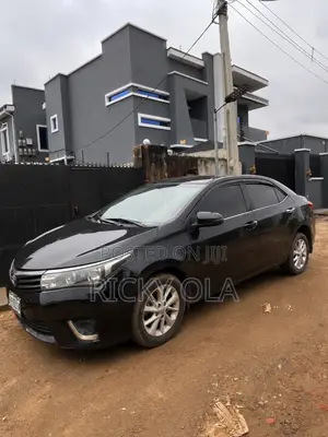 Toyota Corolla Altis 2014 Black