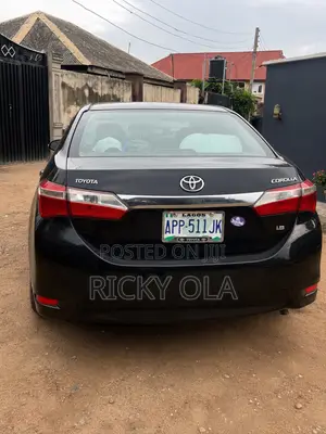 Toyota Corolla Altis 2014 Black