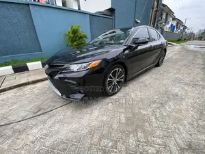 Toyota Camry SE FWD (2.5L 4cyl 8AM) 2018 Black