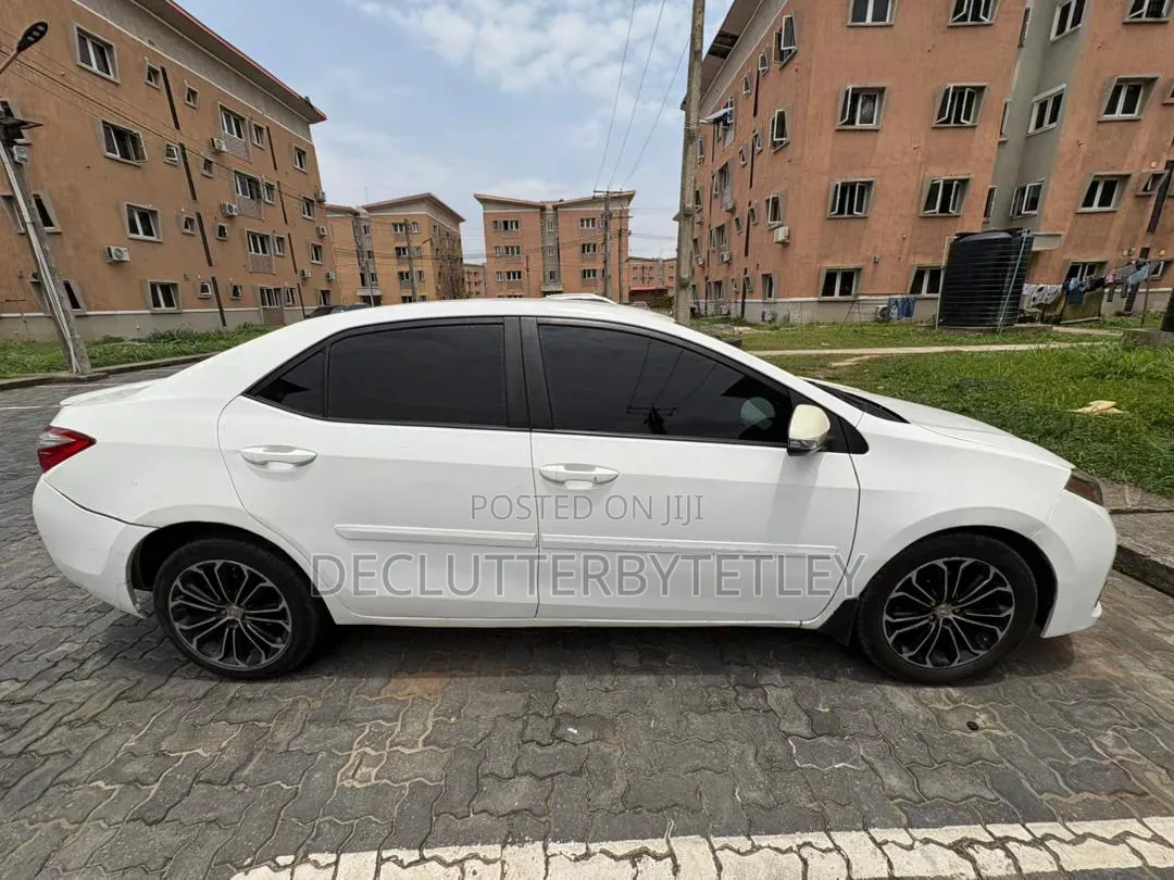 Toyota Corolla 2015 White