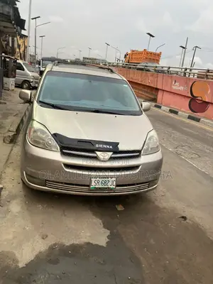 Toyota Sienna 2025 Silver