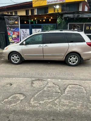 Toyota Sienna 2025 Silver