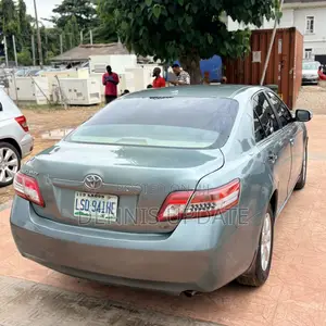 Toyota Camry Base 4dr Sedan (2.5L 4cyl 6M) 2011 Green