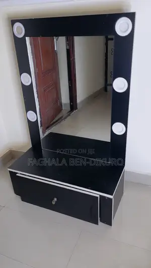 Dresser With Mirror