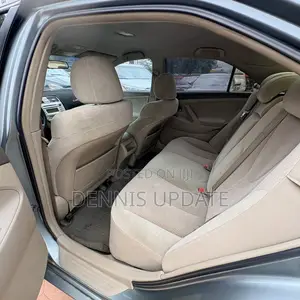 Toyota Camry Base 4dr Sedan (2.5L 4cyl 6M) 2011 Green