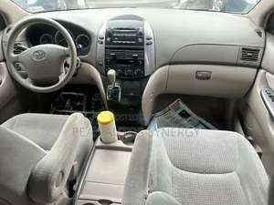 Toyota Sienna 2005 Gold