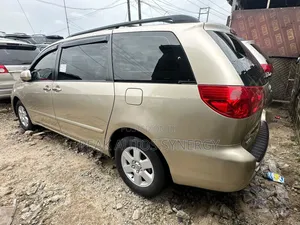 Toyota Sienna 2005 Gold